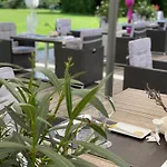 Domaine De Barive 酒店 4*